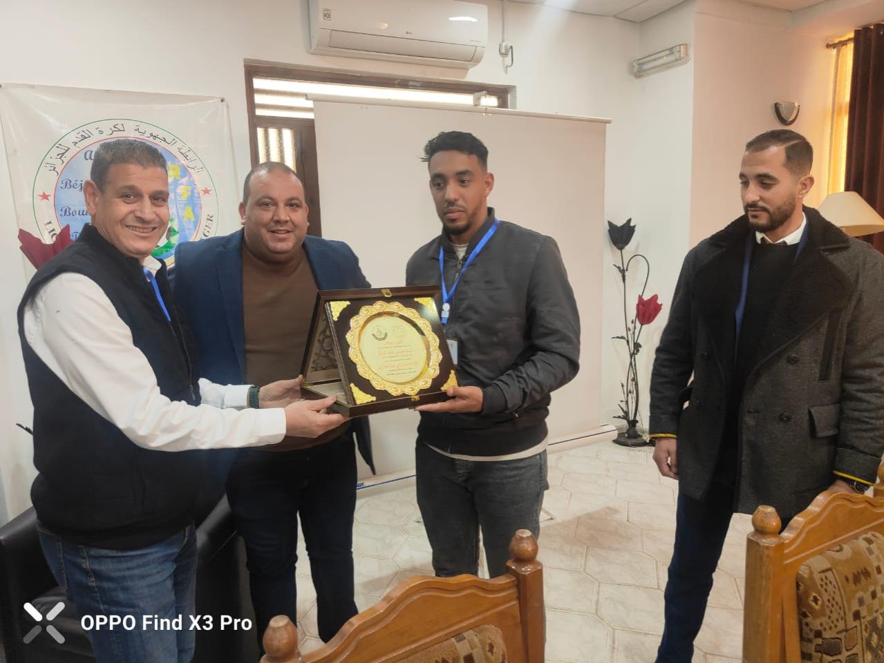 جائزة الروح الرياضية 2024: رائد شباب حساني عبد الكريم يتسلم الجائزة