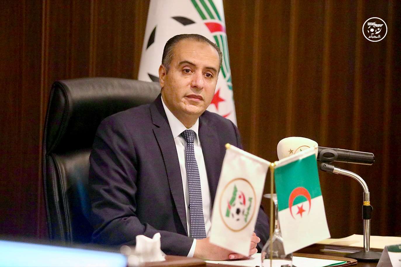 نهائي البطولة الوطنية سيدات و رجال: رئيس الاتحاد الجزائري لكرة القدم يهنئ الفريقين المتوجين