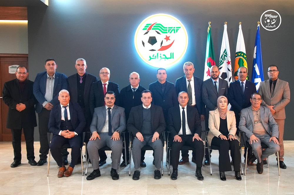 رئيس الاتحاد الجزائري لكرة القدم يجتمع برؤساء الرابطات الوطنية و الجهوية